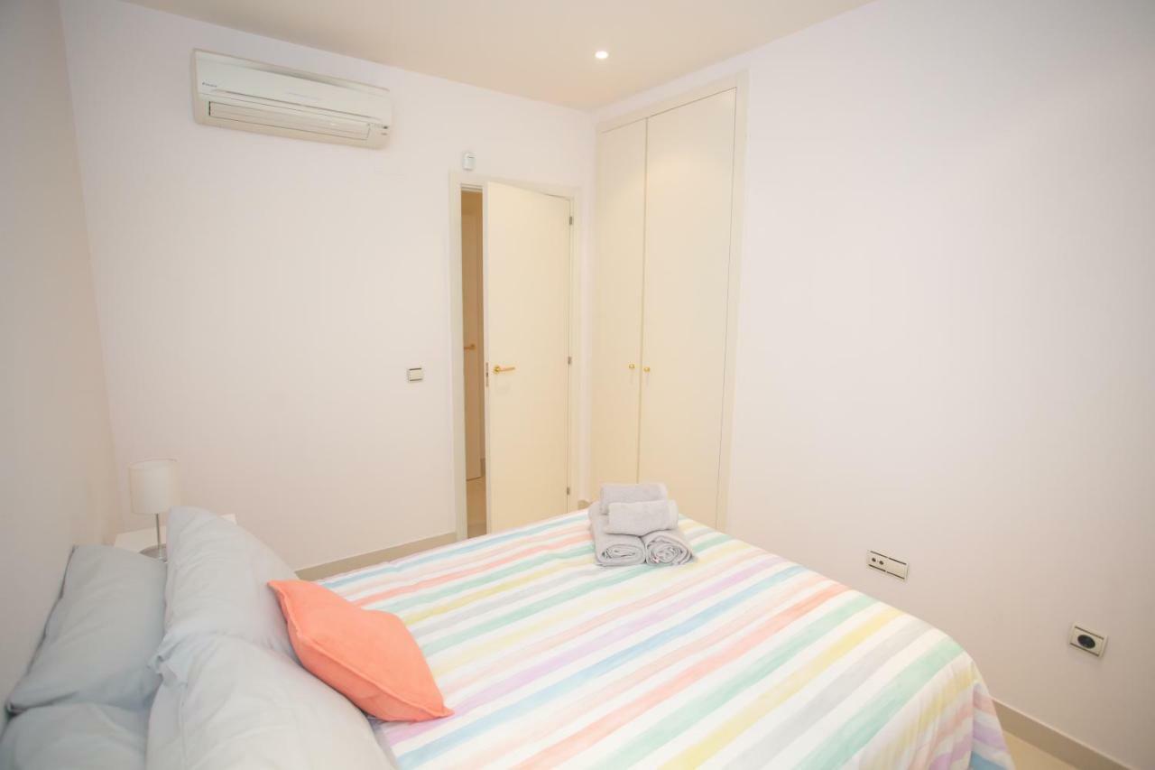 Deluxe Playa Pacifico Apartment Malaga Exterior photo
